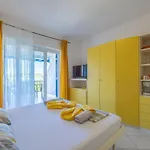 Perfect Place חוואר