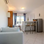 Perfect Place חוואר