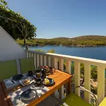 Perfect Place * חוואר